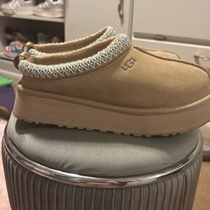 UGG Tasman platform